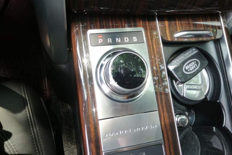 Used Land Rover Range 2017 3.0 SC V6 Vogue SE Long-Wheelbase Edition Gear Lever
