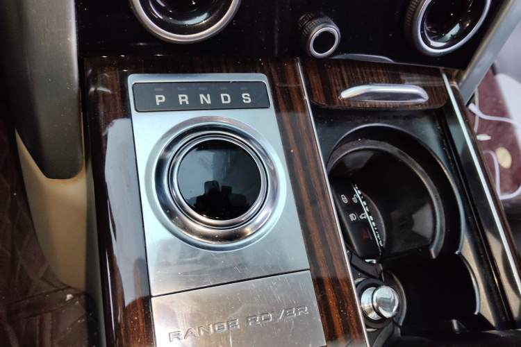 Used Land Rover Range 2017 3.0 SC V6 Vogue Gear Lever
