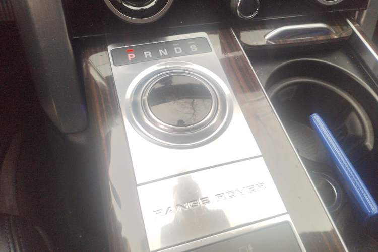 Used Land Rover Range 2017 3.0 SC V6 Vogue SE Long-Wheelbase Edition Gear Lever
