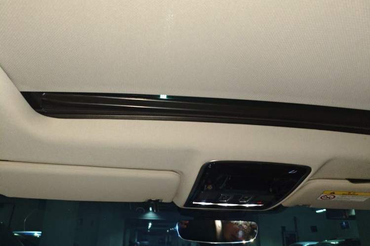 Used Land Rover Range 2017 3.0 SC V6 Vogue Extended Version Headliner