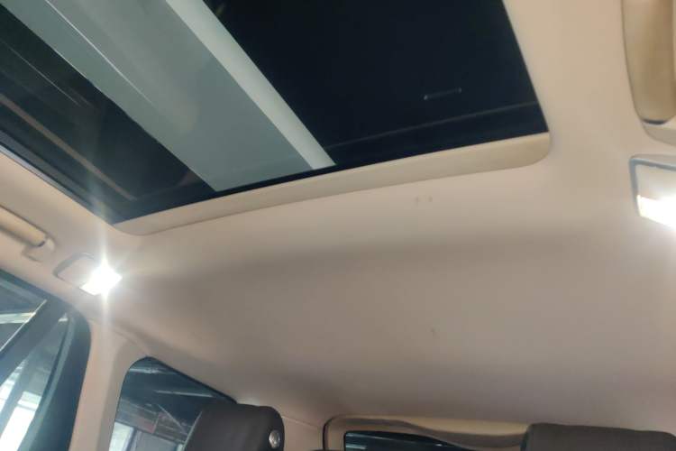 Used Land Rover Range 2017 3.0 SC V6 Vogue Extended Version Headliner