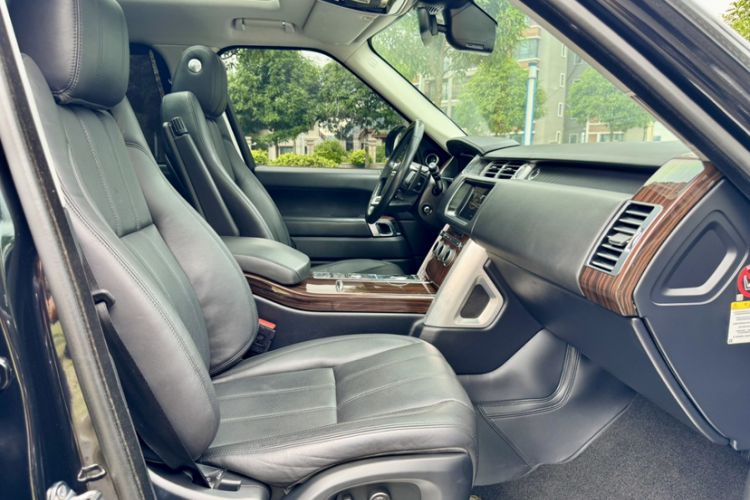 Used Land Rover Range 2017 3.0 SC V6 Vogue Extended Version Interior 1