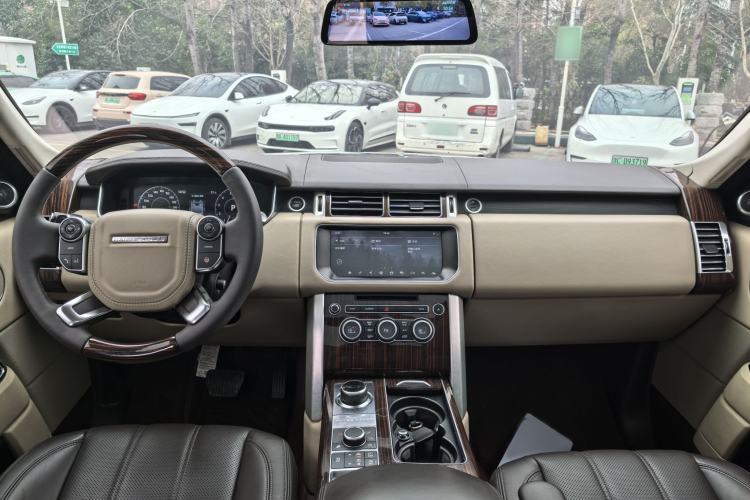 Used Land Rover Range 2017 3.0 SC V6 Vogue Extended Version Interior 1