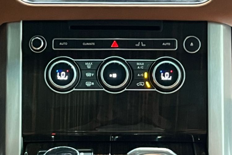 Used Land Rover Range 2017 3.0 SC V6 AB Prestige Extended Edition Interior 10