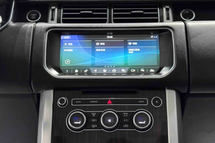 Used Land Rover Range 2017 3.0 SC V6 Vogue Extended Version Interior 12