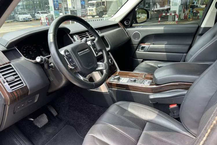 Used Land Rover Range 2017 3.0 SC V6 Vogue Interior 2