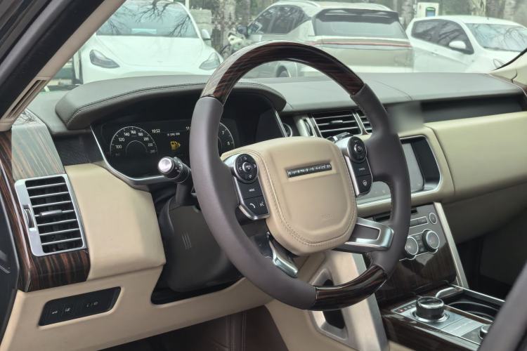 Used Land Rover Range 2017 3.0 SC V6 Vogue Extended Version Interior 2