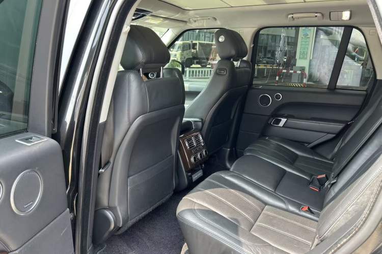 Used Land Rover Range 2017 3.0 SC V6 Vogue Interior 3