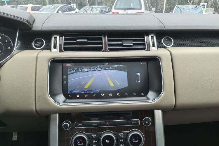 Used Land Rover Range 2017 3.0 SC V6 Vogue Extended Version Interior 3