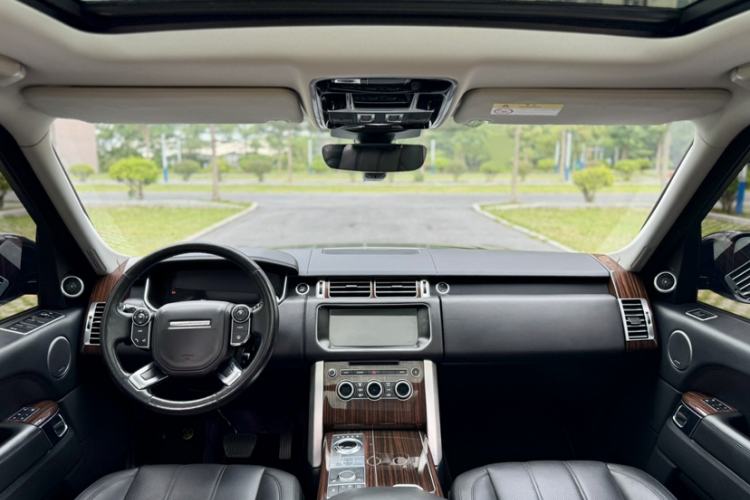 Used Land Rover Range 2017 3.0 SC V6 Vogue Extended Version Interior 5