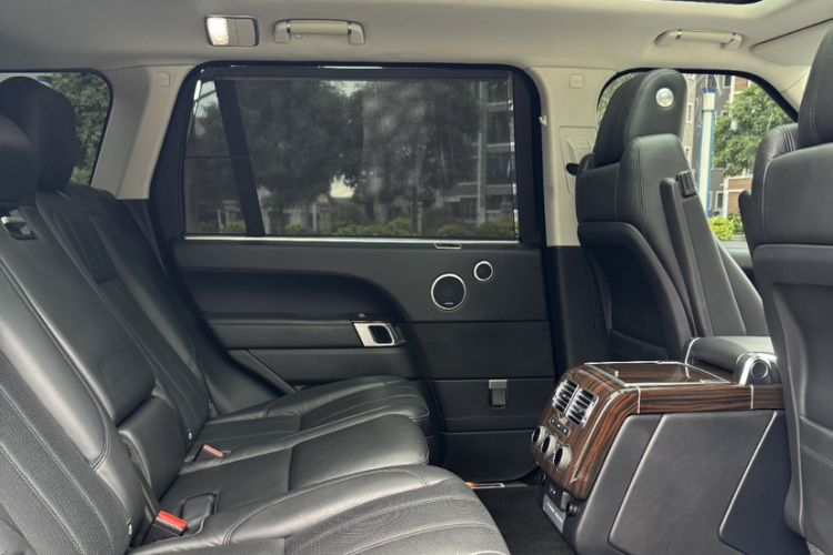 Used Land Rover Range 2017 3.0 SC V6 Vogue Extended Version Interior 7