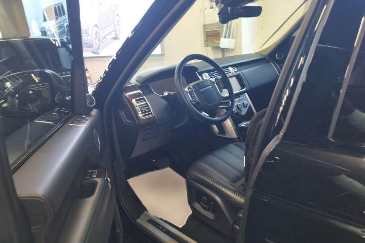 Used Land Rover Range 2017 3.0 SC V6 Vogue Extended Version Left Front Seat