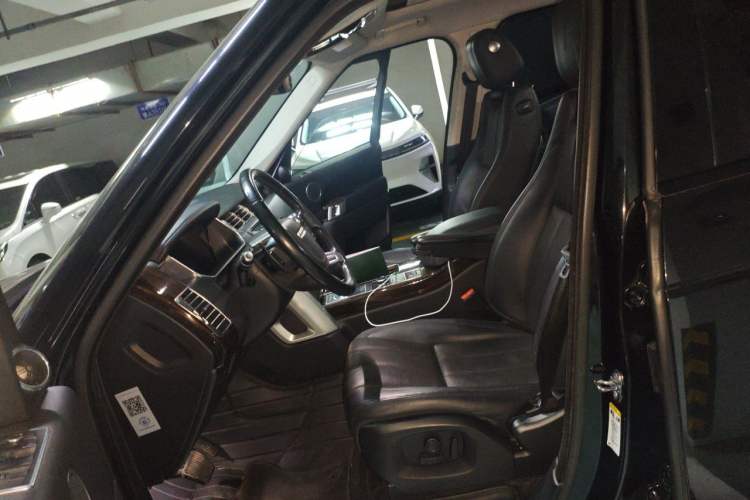 Used Land Rover Range 2017 3.0 SC V6 Vogue Extended Version Left Front Seat
