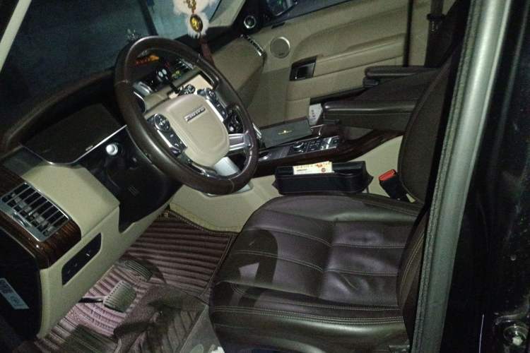Used Land Rover Range 2017 3.0 SC V6 Vogue Extended Version Left Front Seat