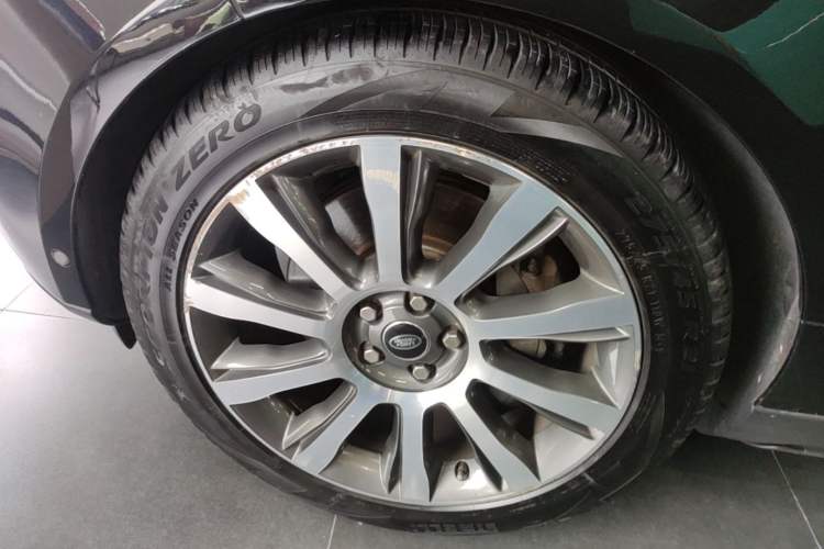Used Land Rover Range 2017 5.0 SC V8 AB Prestige Extended Edition Left Front Wheel Hub