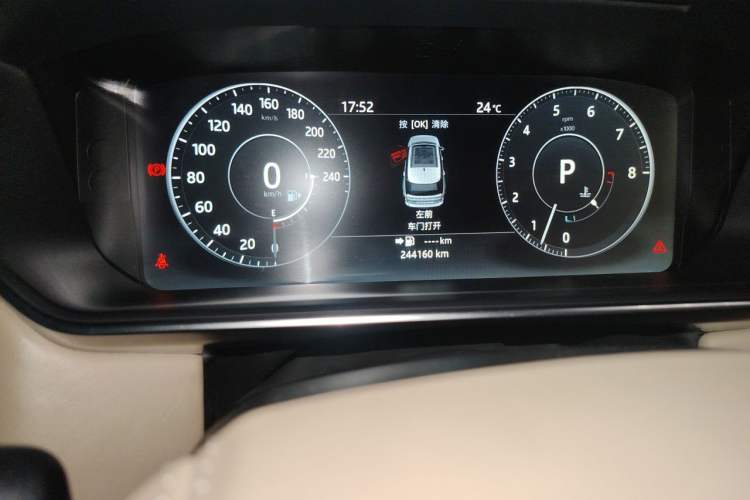 Used Land Rover Range 2017 3.0 SC V6 Vogue Extended Version Odometer Close Up