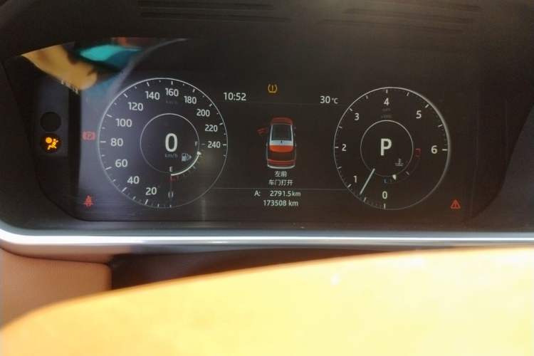 Used Land Rover Range  Odometer Close Up