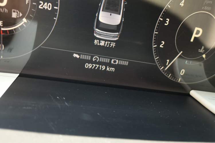 Used Land Rover Range  Odometer Close Up
