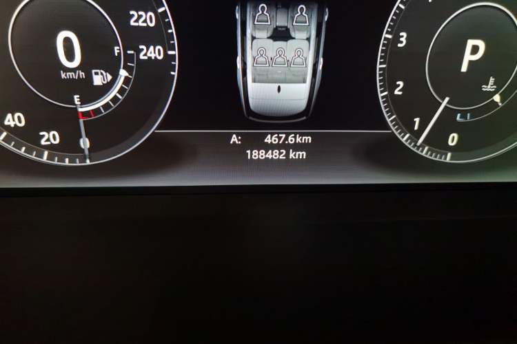 Used Land Rover Range 2017 3.0 SC V6 Vogue Extended Version Odometer Close Up