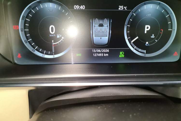Used Land Rover Range 2017 3.0 SC V6 Vogue Odometer Close Up