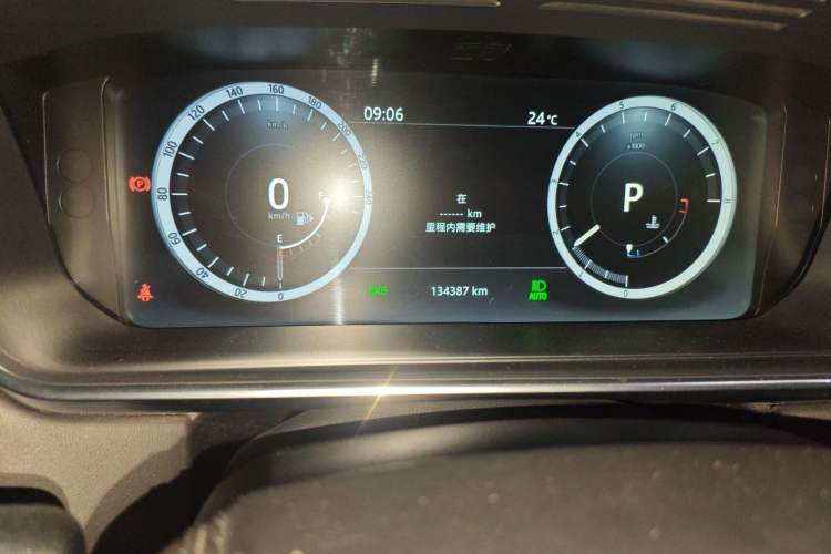 Used Land Rover Range 2017 3.0 SC V6 Vogue Extended Version Odometer Close Up