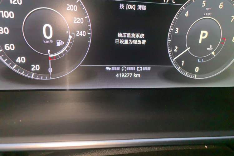 Used Land Rover Range 2017 3.0 SC V6 Vogue SE Long-Wheelbase Edition Odometer Close Up