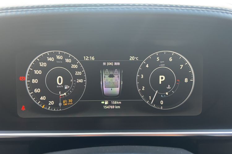 Used Land Rover Range 2017 3.0 SC V6 Vogue Extended Version Odometer Close Up