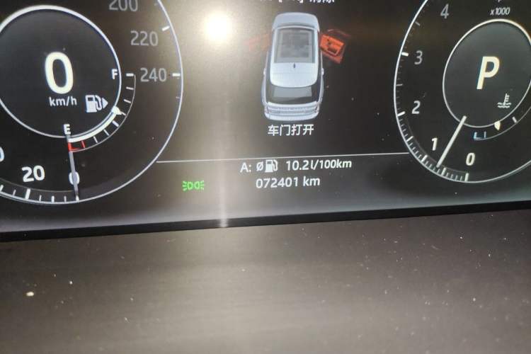 Used Land Rover Range 2017 3.0 SC V6 Grand Edition Odometer Close Up