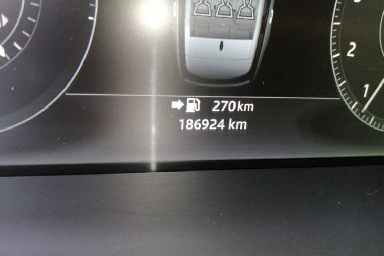Used Land Rover Range 2017 3.0 SC V6 Vogue SE Long-Wheelbase Edition Odometer Close Up