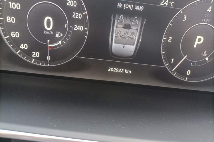 Used Land Rover Range  Odometer Close Up