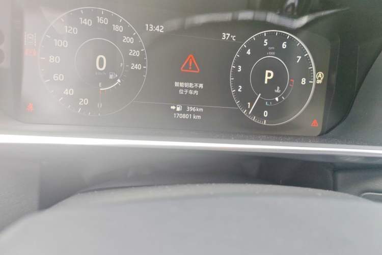 Used Land Rover Range 2017 3.0 SC V6 Vogue SE Long-Wheelbase Edition Odometer Close Up