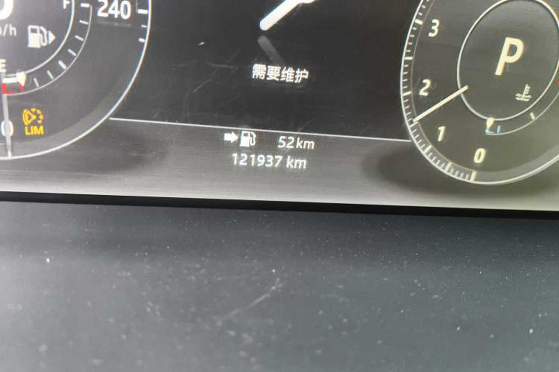Used Land Rover Range 2017 3.0 SC V6 Vogue Extended Version Odometer Close Up