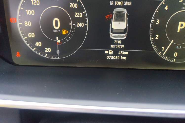 Used Land Rover Range 2017 3.0 SC V6 Vogue Extended Version Odometer Close Up