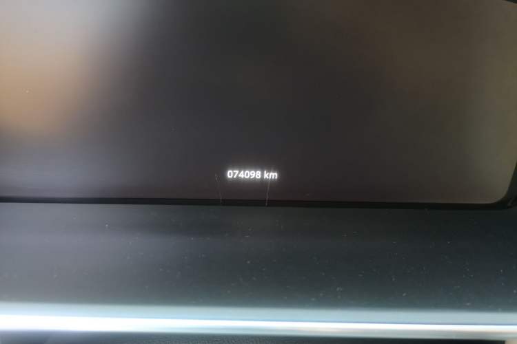 Used Land Rover Range 2017 3.0 SC V6 Vogue Extended Version Odometer Close Up