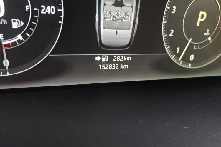 Used Land Rover Range 2017 3.0 SC V6 Vogue Extended Version Odometer Close Up