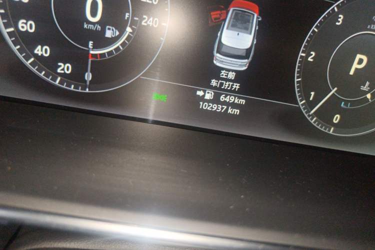 Used Land Rover Range 2017 3.0 SC V6 Grand Edition Odometer Close Up