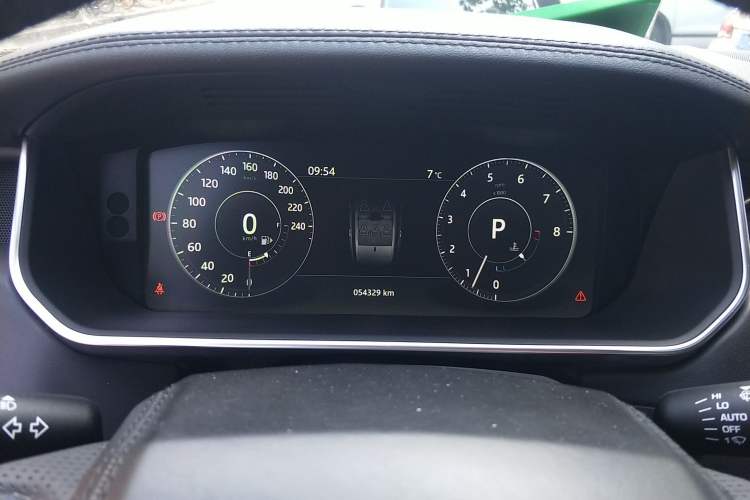 Used Land Rover Range 2017 3.0 SC V6 Vogue Odometer Close Up