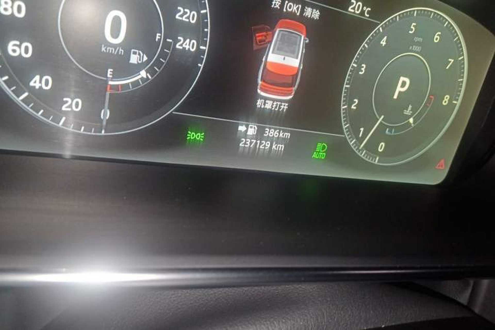 Used Land Rover Range 2017 3.0 SC V6 Vogue Extended Version Odometer Close Up