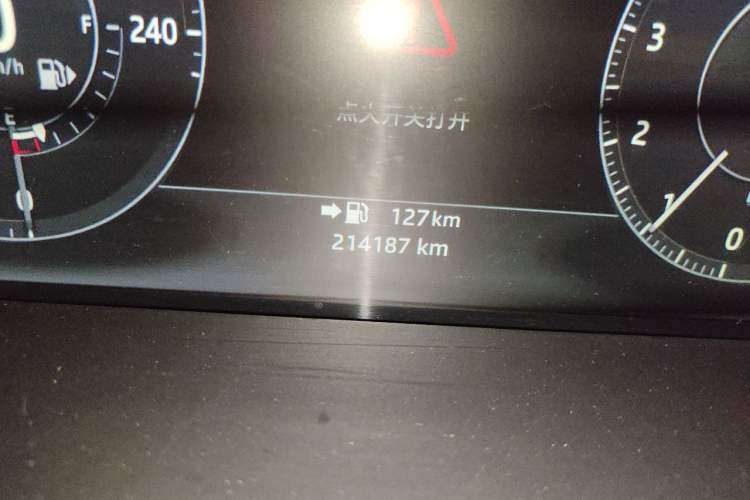Used Land Rover Range 2017 3.0 SC V6 Vogue SE Long-Wheelbase Edition Odometer Close Up
