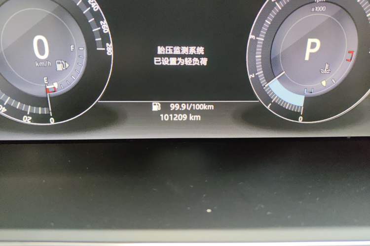 Used Land Rover Range 2017 3.0 SC V6 Vogue Odometer Close Up