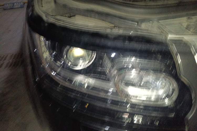 Used Land Rover Range 2017 3.0 SC V6 Vogue Extended Version Right Front Headlight