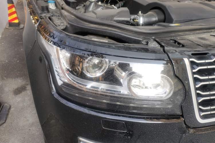 Used Land Rover Range 2017 3.0 SC V6 Vogue Extended Version Right Front Headlight