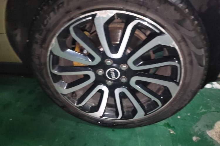 Used Land Rover Range 2017 3.0 SC V6 Vogue Right Front Wheel Hub