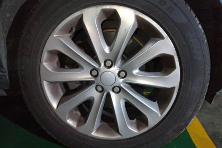 Used Land Rover Range  Right Front Wheel Hub