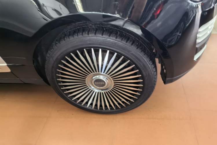 Used Land Rover Range 2017 3.0 SC V6 Vogue Extended Version Right Front Wheel Hub