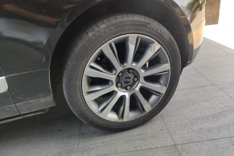 Used Land Rover Range  Right Front Wheel Hub