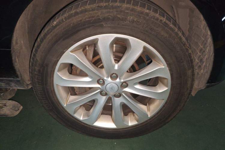 Used Land Rover Range 2017 3.0 SC V6 Vogue Extended Version Right Front Wheel Hub