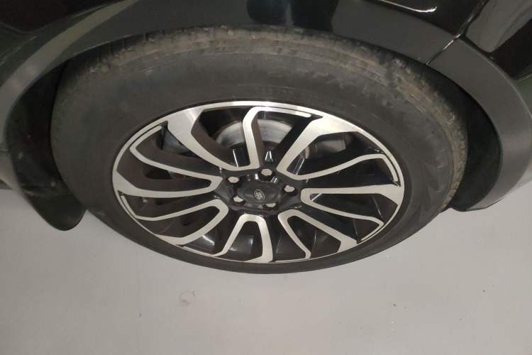 Used Land Rover Range  Right Front Wheel Hub