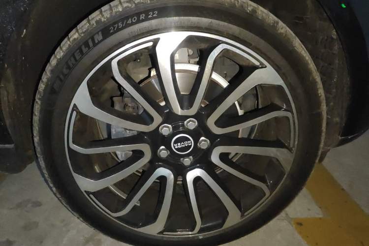 Used Land Rover Range 2017 3.0 SC V6 Grand Edition Right Front Wheel Hub