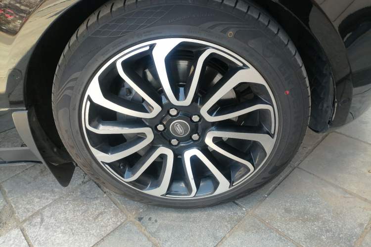 Used Land Rover Range 2017 3.0 SC V6 Vogue SE Long-Wheelbase Edition Right Front Wheel Hub
